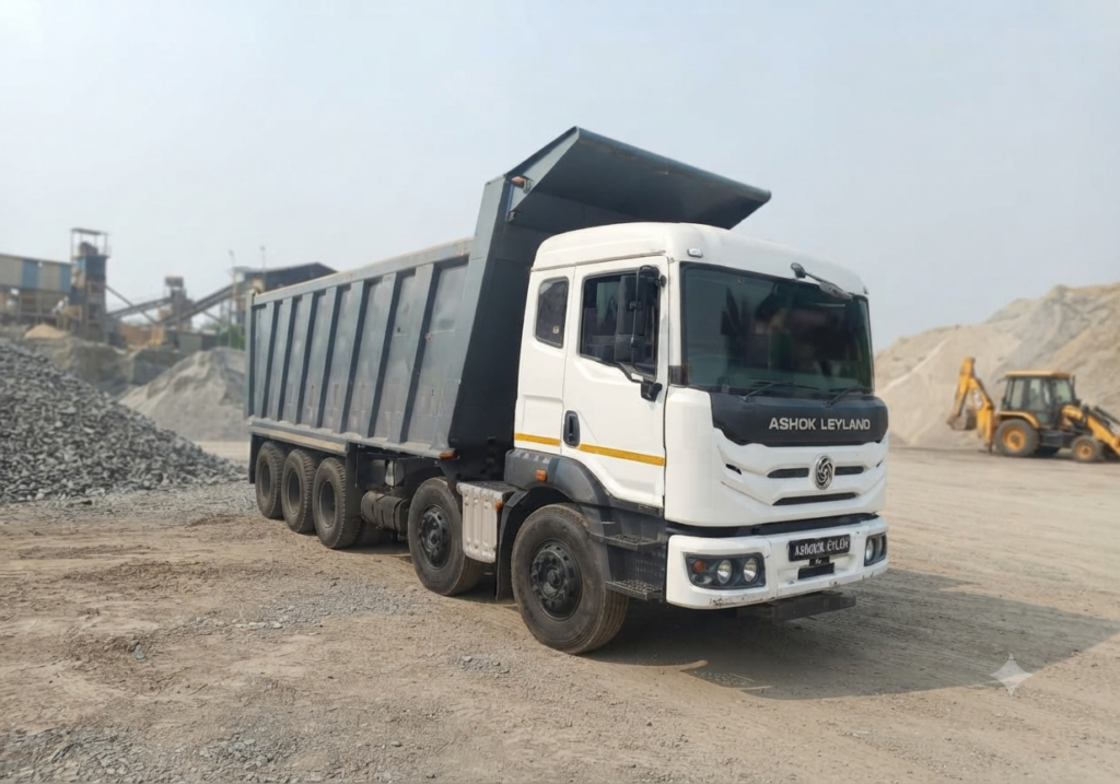 Tata Signa 4825.TK vs Ashok Leyland AVTR 4825: Kaunsa 16-Tyre Tipper Kharedein? Shuru Karein Badi Kamai! 1785044035216